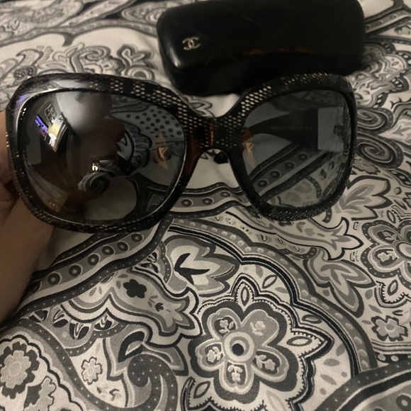 Chanel lace collection with cc on both sides - Picture 1 of 3